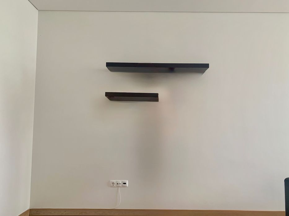 Duas Prateleiras Suspensas em madeira wengué