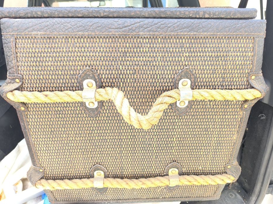 Baú madeira forrada a pele