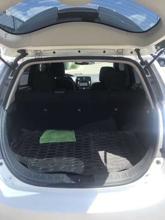 Продам Nissan Leaf