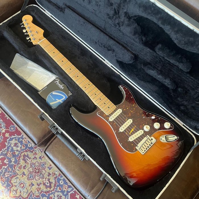 Guitarra Fender American Deluxe Stratocaster c/ Hardcase - Excelente Estado