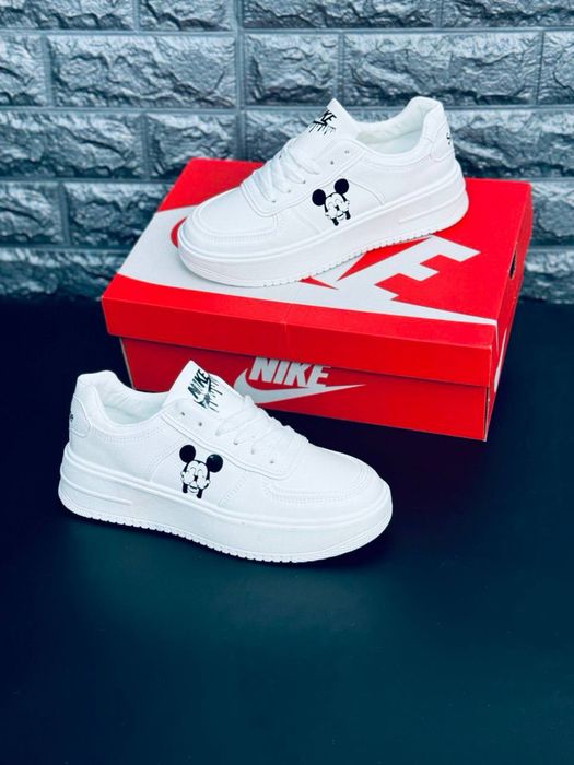 Кожаные кросовки Nike Disney / женские кожаные красовки ОСЕНЬ 2026 / nike supreme женские белые / кроссовки найк / кеди с микки маус