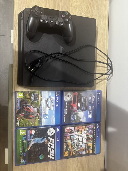 Konsola PlayStation 4 PS4 Slim 500GB 2 pady oraz 4 gry