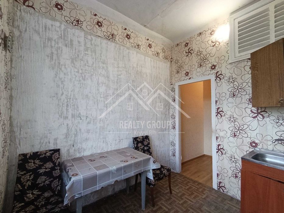 Продаж просторої 2к Сталінки на Соцмісті