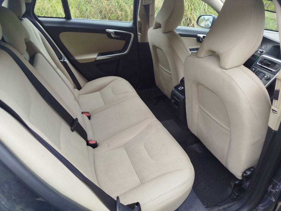 Volvo v60 momentum 2011