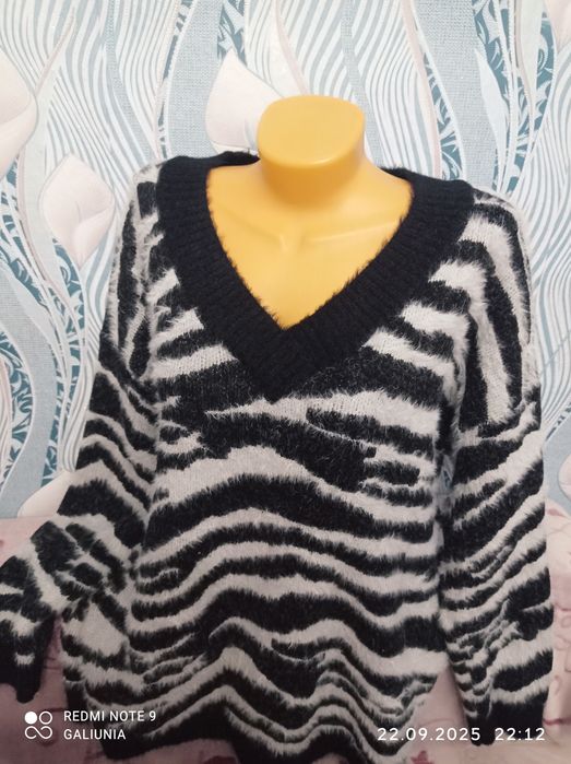 Женский тёплый свитер большого размера