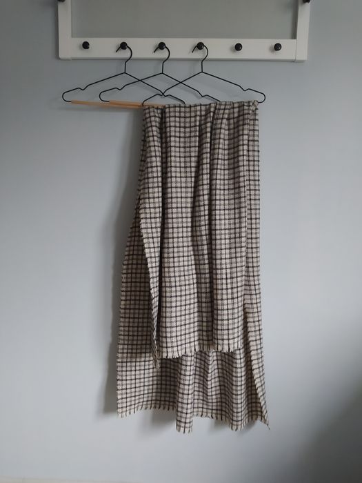 Duży, ciepły, miękki szal beżowo-czarny w kratę Zara