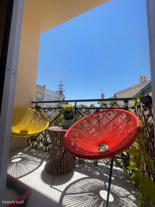 Arrendamento de apartamento T2, mobilado, na Charneca da Caparica.
