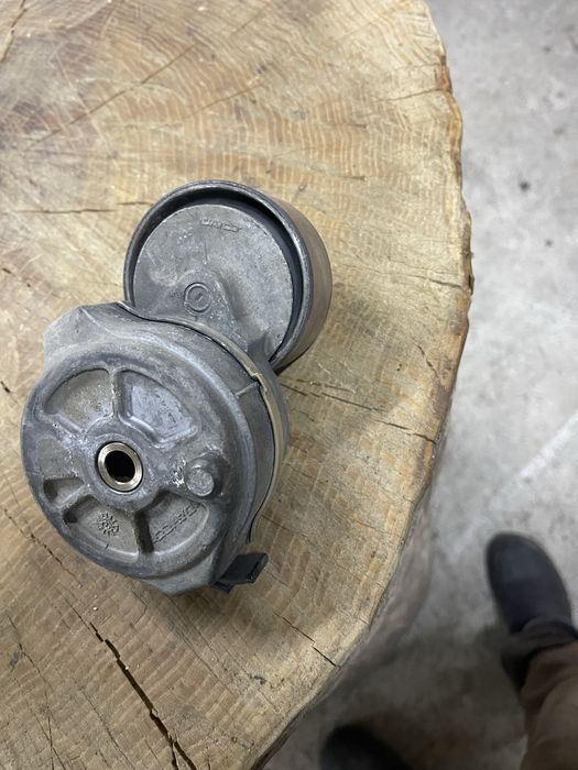 Ролик натяжний ман тгх в гарному стані