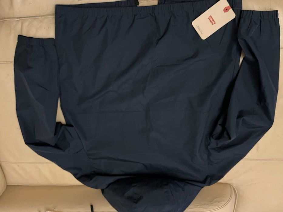 Нова синя куртка ветровка дощовик Levis розмір М-L