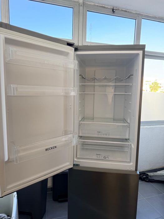vendo geladeira Becken. em exelente estado, usada somente para ferias. pouquissimo uso