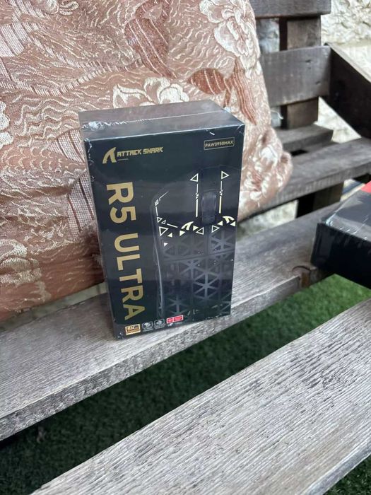 Мишка Attack Shark R5 Ultra PAW3950MAX з карбону бездротова ігрова