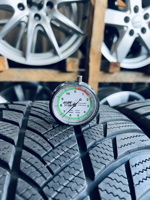 Шини Резина Зимові 245 40 18 Bridgestone Blizzak LM001 4шт