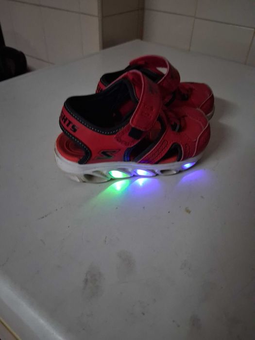 Sandálias Skechers com luz