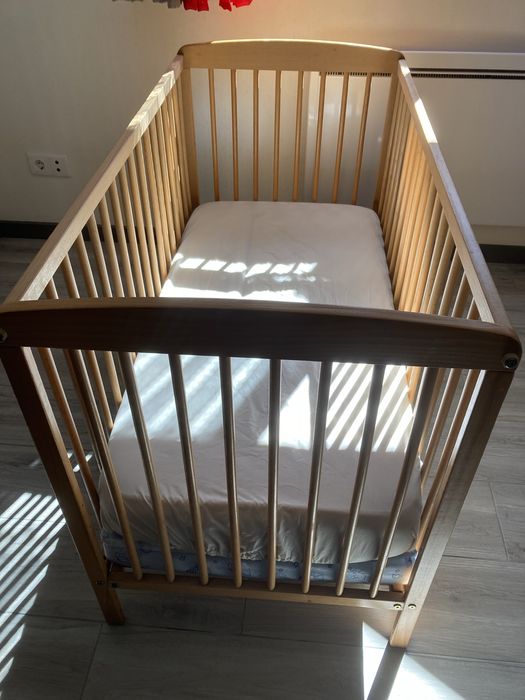 Cama de criança em madeira