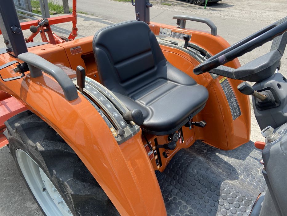 Трактор Hitachi NZ215, Японський міні трактор