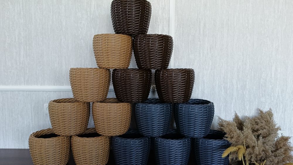 Кашпо з ротангу, від 250 до 500 грн.