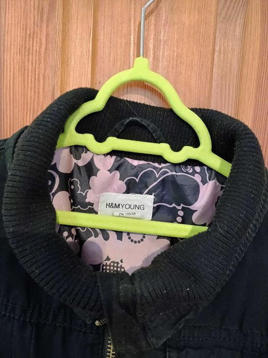 Kurtka wiosenna H&M ok. 128 cm 7 lat czarna dziewczęca wysoki kołnierz