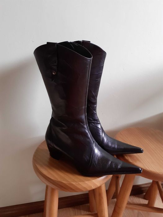 Botas em pele e em camurça Novas