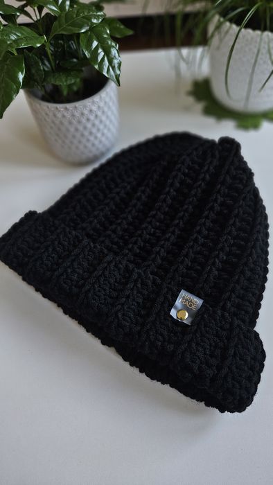 Czarna czapka merino na jesień/zimę