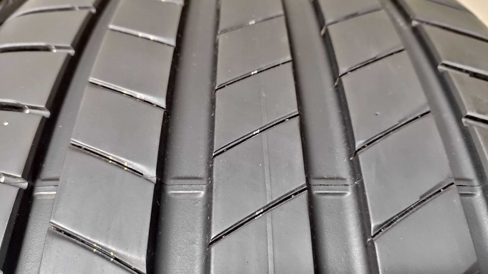 Шини 255/40R20. Bridgestone. 7,2мм.