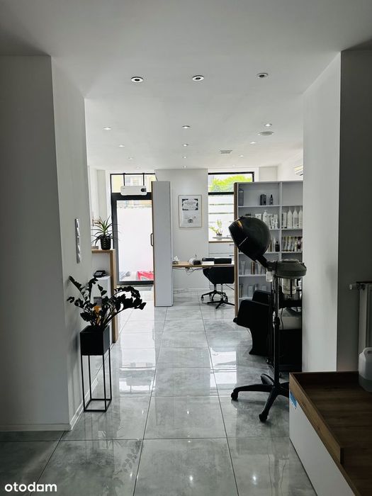Bezczynszowy lokal użytkowy o powierzchni 69,79 m2