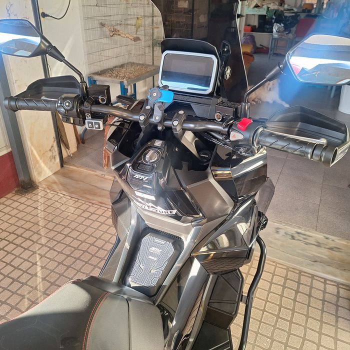 Honda adv350 ( Como Nova)