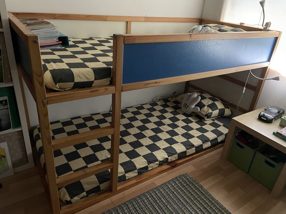 Beliche modelo Kura (IKEA) com estrados incluidos