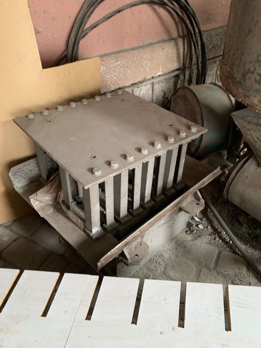 Вібропрес, напів автоматична лінія для виготовлення будівельних блоків