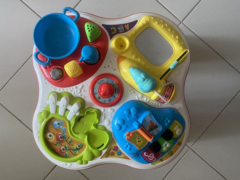 Mesa de actividades chicco bilingue