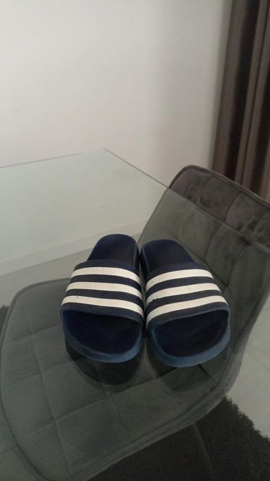 Chinelo adidas azul e branco