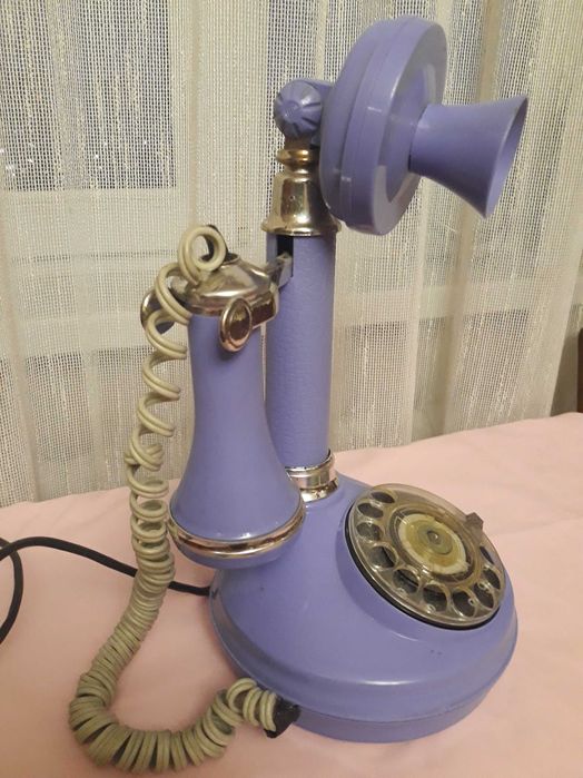 Телефон советского времени.