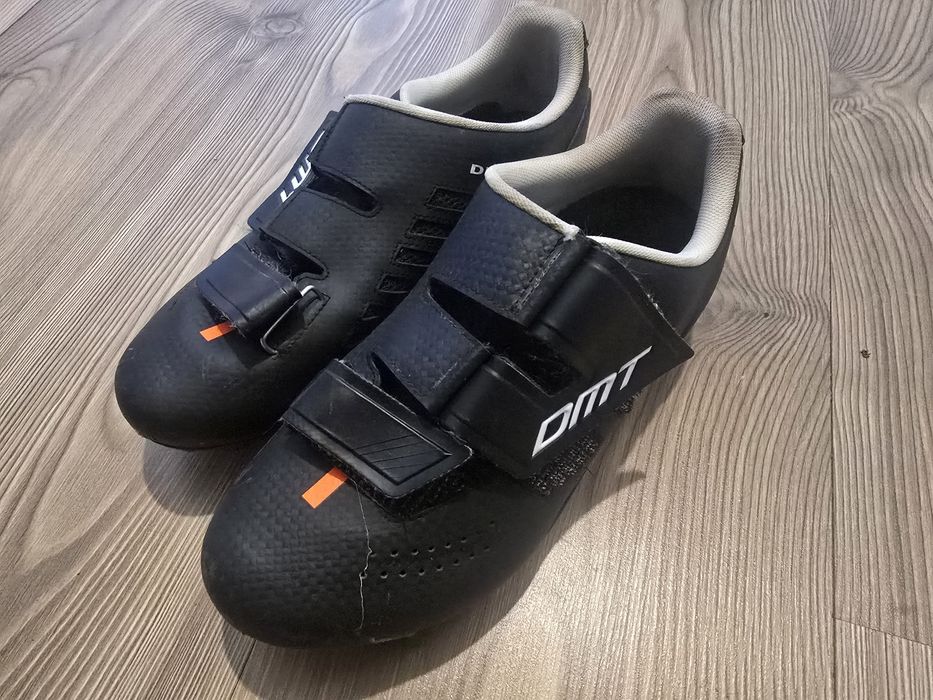 Sapatos de encaixe btt