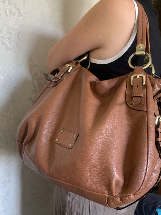 Шкіряна містка сумка hobbs Італія кожа