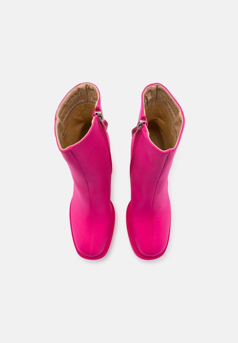 Botki hot pink na słupku Raid 36