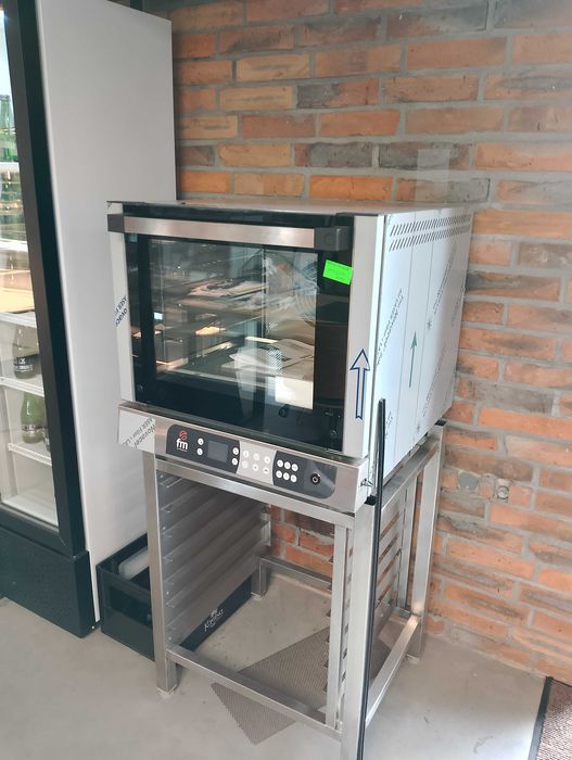 Piec konwekcyjny z nawilżaniem, piekarnik, piec,