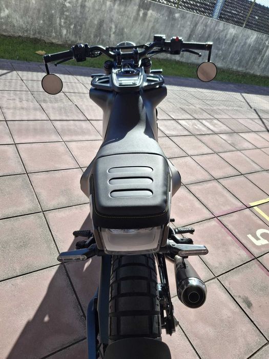 Vendo Husqvarna Svartpilen 125