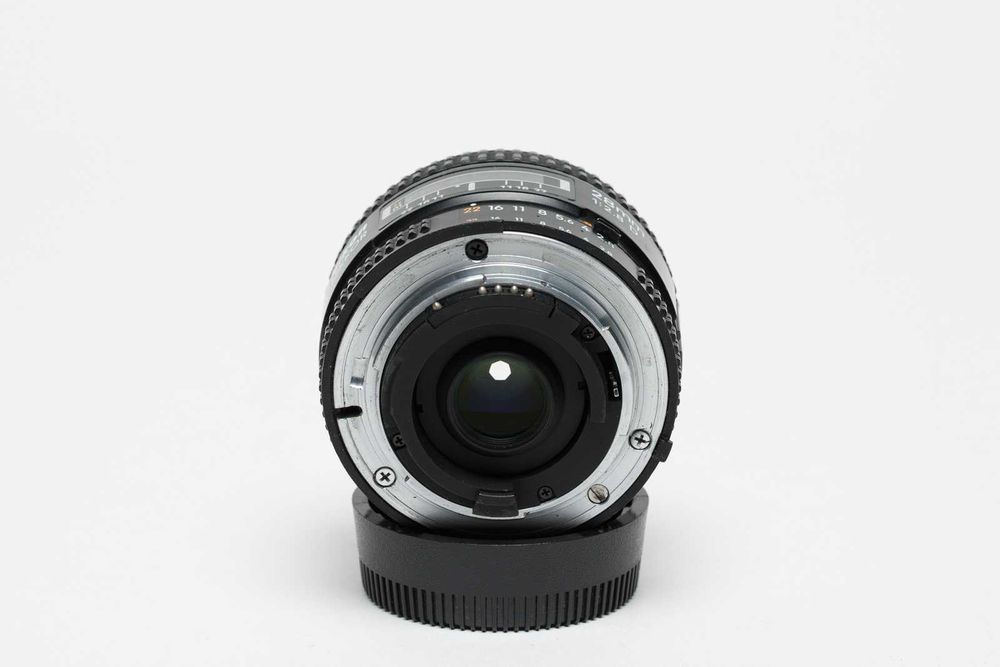 Objectiva Nikkor AF 28mm f/2.8 D