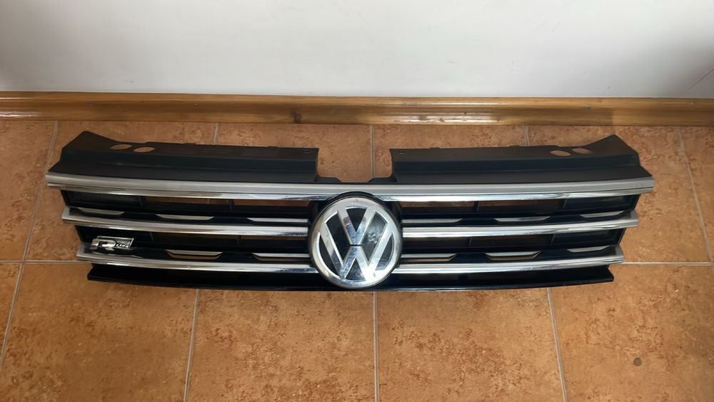 Решітка VW Tiguan 17- r line з радаром нижня решітка бампера Оригінал