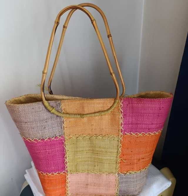 Cesto de palha colorido patchwork