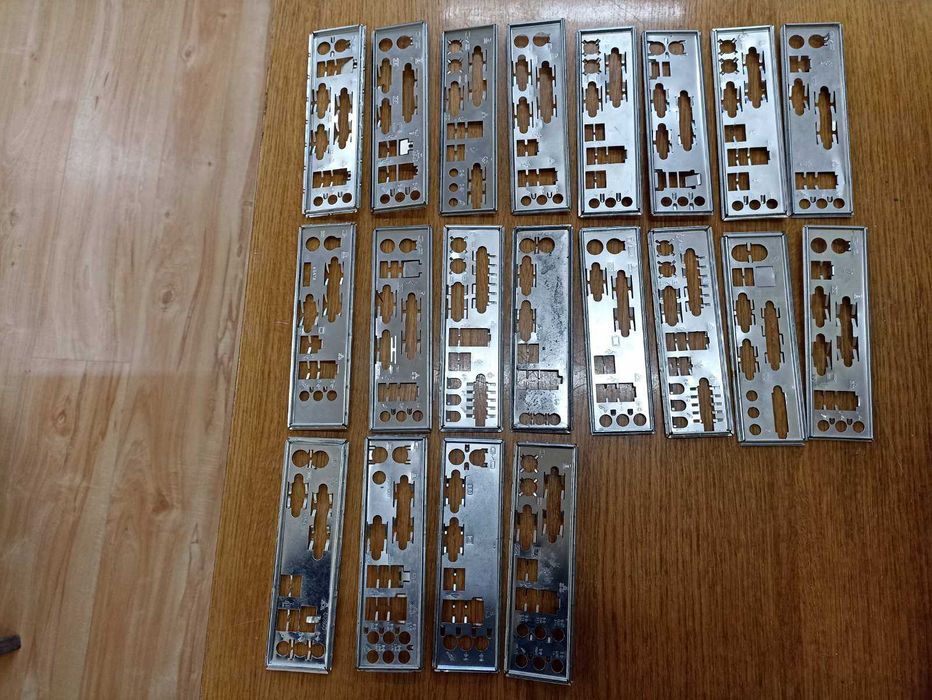 Заглушки для материнской платы( все что есть на фото): 50 грн ...