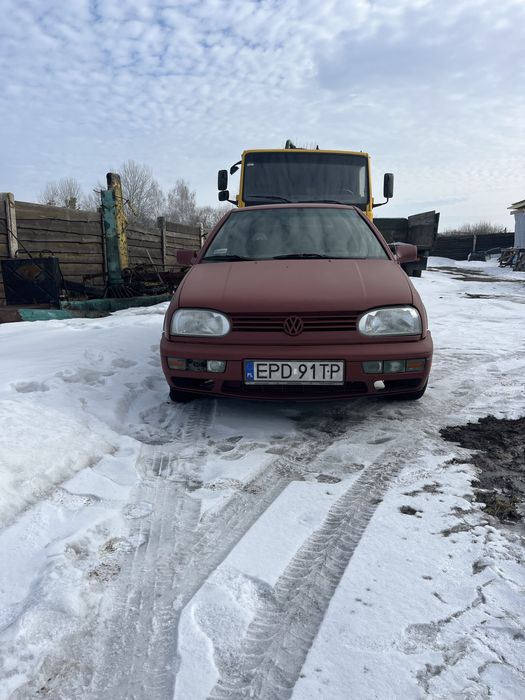 Фольцвагін  гольф 3. Автомобіль робочому стані двигун працює добре.