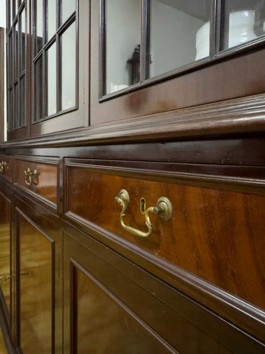 Móvel de sala com vitrine em madeira maciça – excelente estado