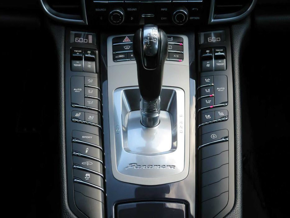 Porsche Panamera 4S      2015
