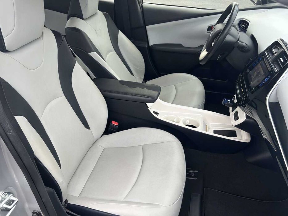 Toyota Prius      2016