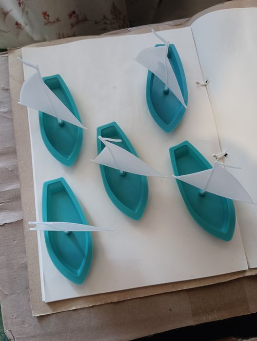 Парусник -яхта, игрушка СССР новые, пять штук 130 гр..