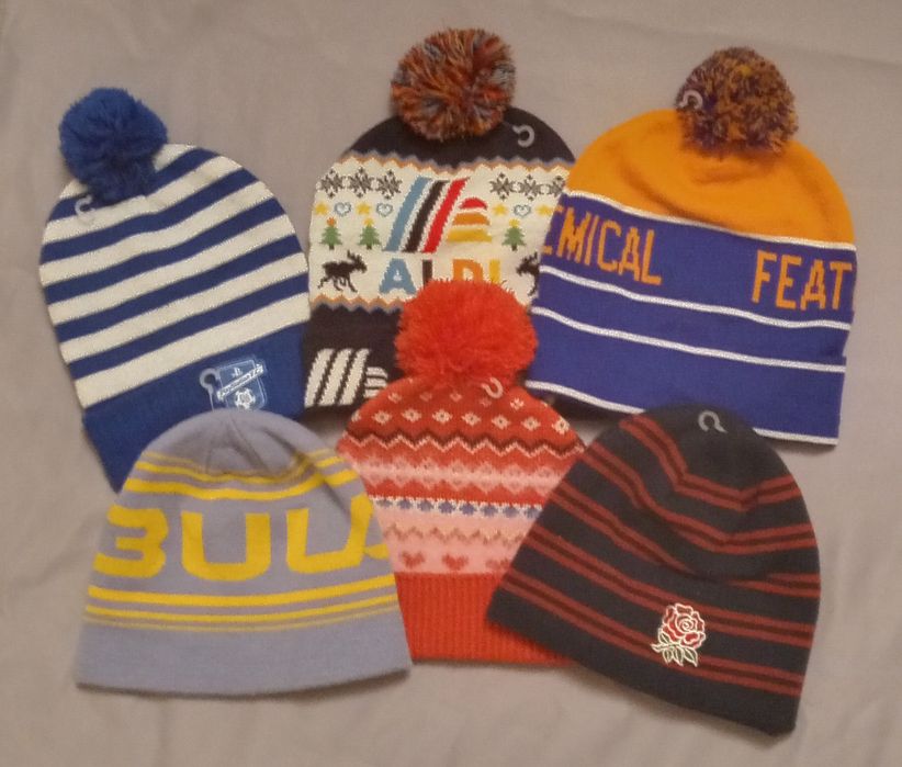 Продам новые спортивные шапки.