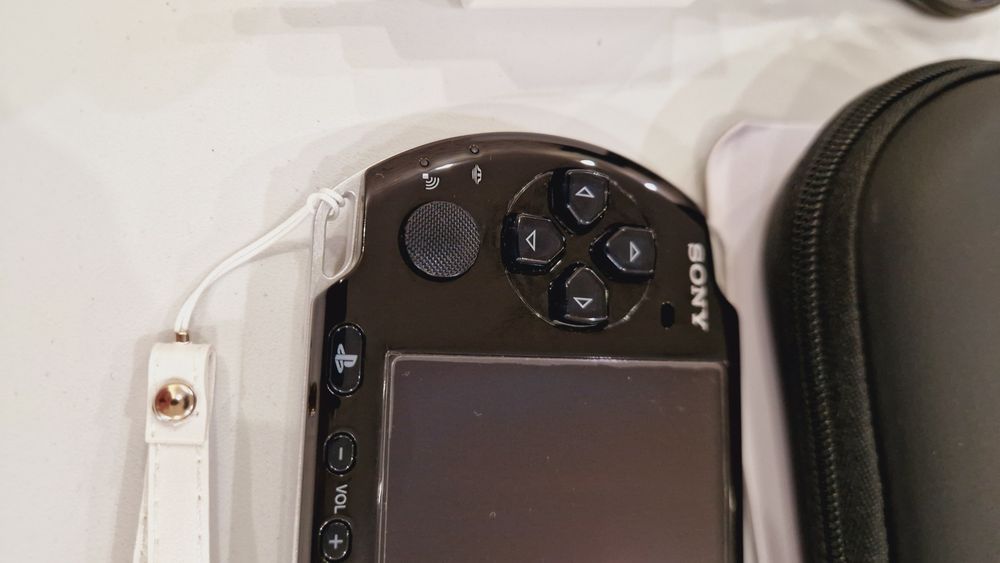 Отличная! Sony PSP-3000 64гиг 135 игр+ чехол!