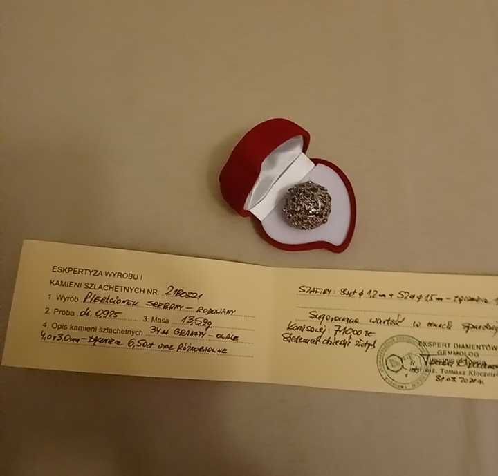 Prześliczny pierścionek kopuła