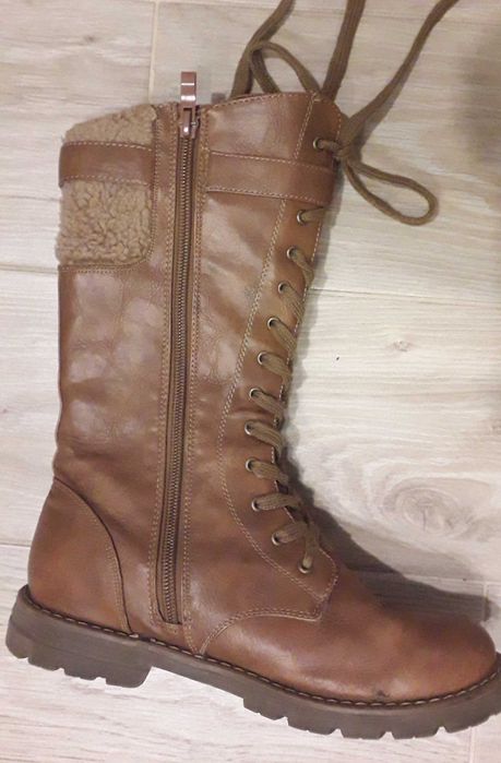Wyższe traperki / kozaki damskie. Rozmiar 36.