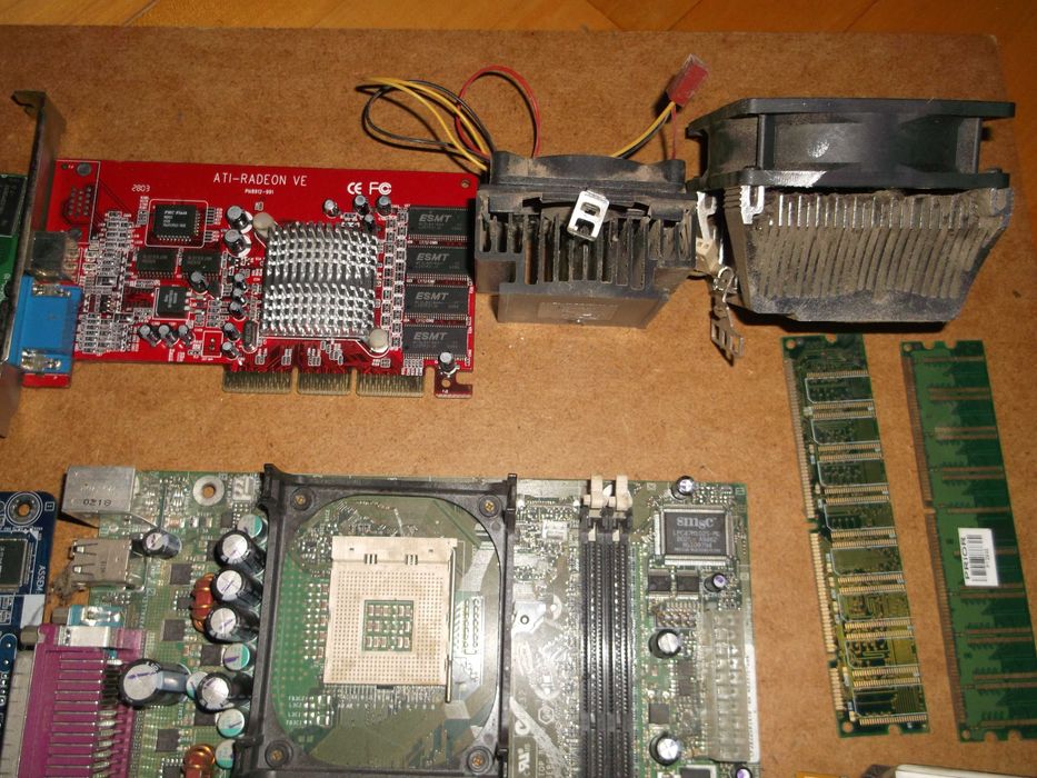 Радіодеталі , компютерні комплектуючі